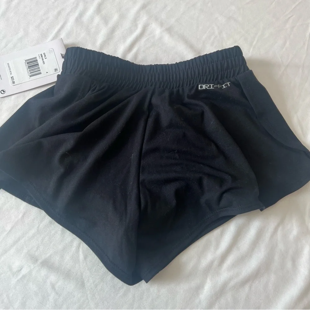 Nike Girls Dri-FIT Black Shorts Size 4 NWT - Picture 2 of 5